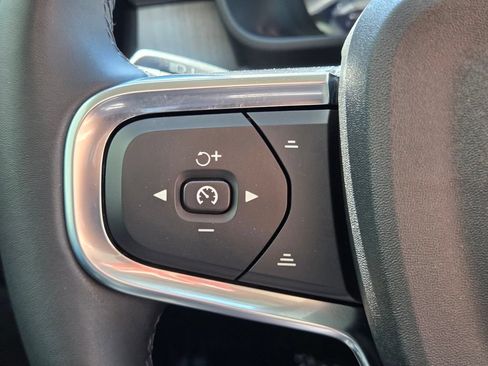 Certified 2025 Volvo XC40 B5 Ultra w/ Climate Package AWD/4WD image 32
