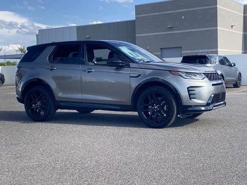Used 2025 Land Rover Discovery Sport Dynamic SE image 3