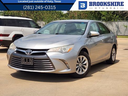 Used 2016 Toyota Camry LE FWD image 1