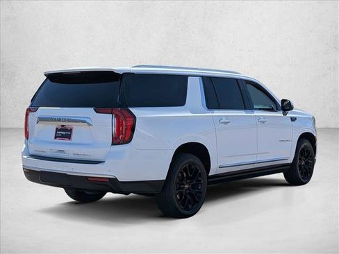 Used 2022 GMC Yukon XL Denali AWD/4WD image 5