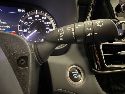 Used 2024 Toyota Highlander LE FWD image 21