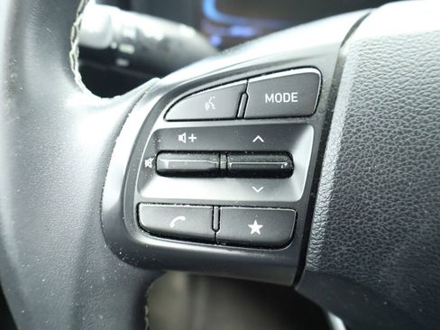 Used 2023 Hyundai Venue Limited FWD image 32