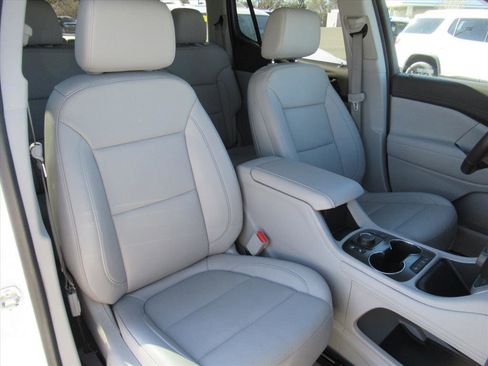 Used 2023 GMC Acadia SLT w/ Technology Package image 9