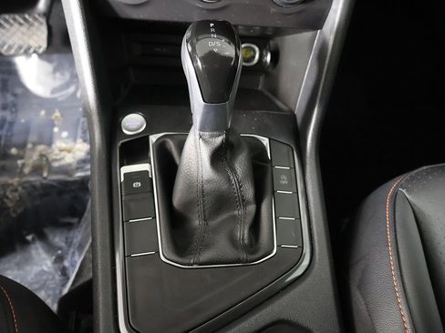 Used 2024 Volkswagen Tiguan SE image 45