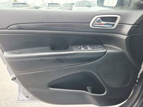 Used 2020 Jeep Grand Cherokee Altitude image 35