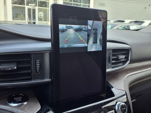 Certified 2023 Ford Explorer Platinum w/ Technology Package image 11