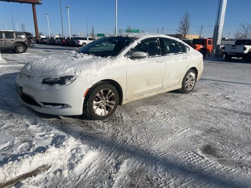 Used 2015 Chrysler 200 Limited w/ Convenience Group image 5