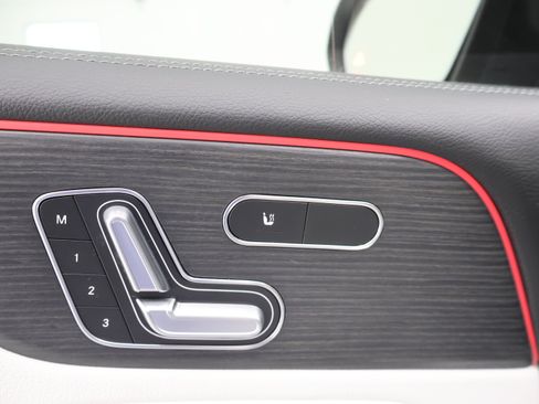 Used 2022 Mercedes-Benz GLB 35 AMG 4MATIC image 40