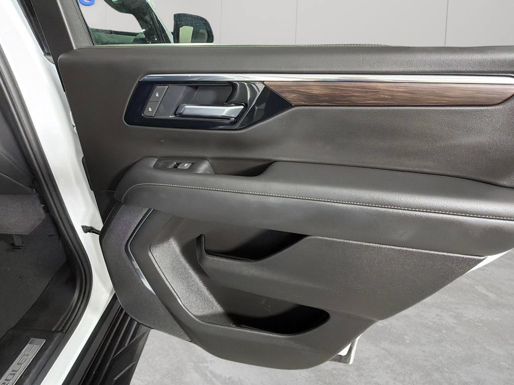 Used 2025 Chevrolet Tahoe LT AWD/4WD image 35