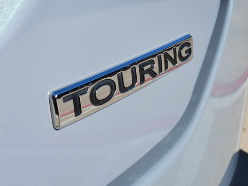 Used 2025 Honda Pilot Touring image 9