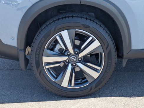 Used 2023 Nissan Rogue SL w/ SL Premium Package FWD image 9