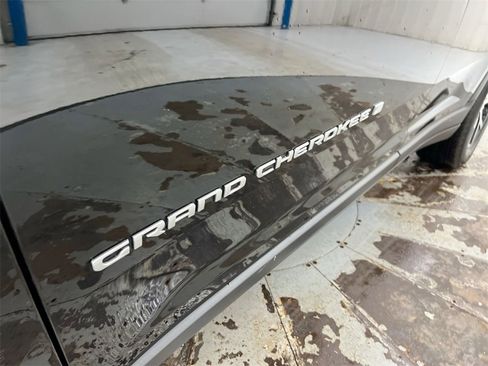 Used 2024 Jeep Grand Cherokee Limited image 27