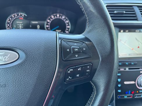 Used 2018 Ford Explorer Platinum AWD/4WD image 23