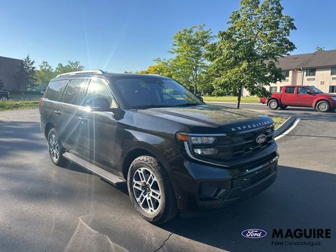 Used 2025 Ford Expedition Active AWD/4WD image 1