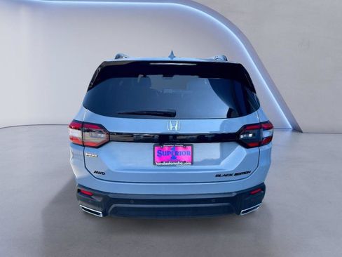 Certified 2025 Honda Pilot Black Edition image 3