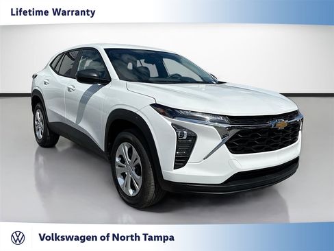 Used 2026 Chevrolet Trax LS FWD image 1