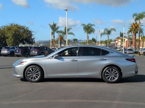 Used 2022 Lexus ES 300h w/ Accessory Package image 8