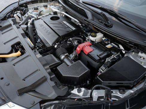 Used 2023 Nissan Rogue SV image 43