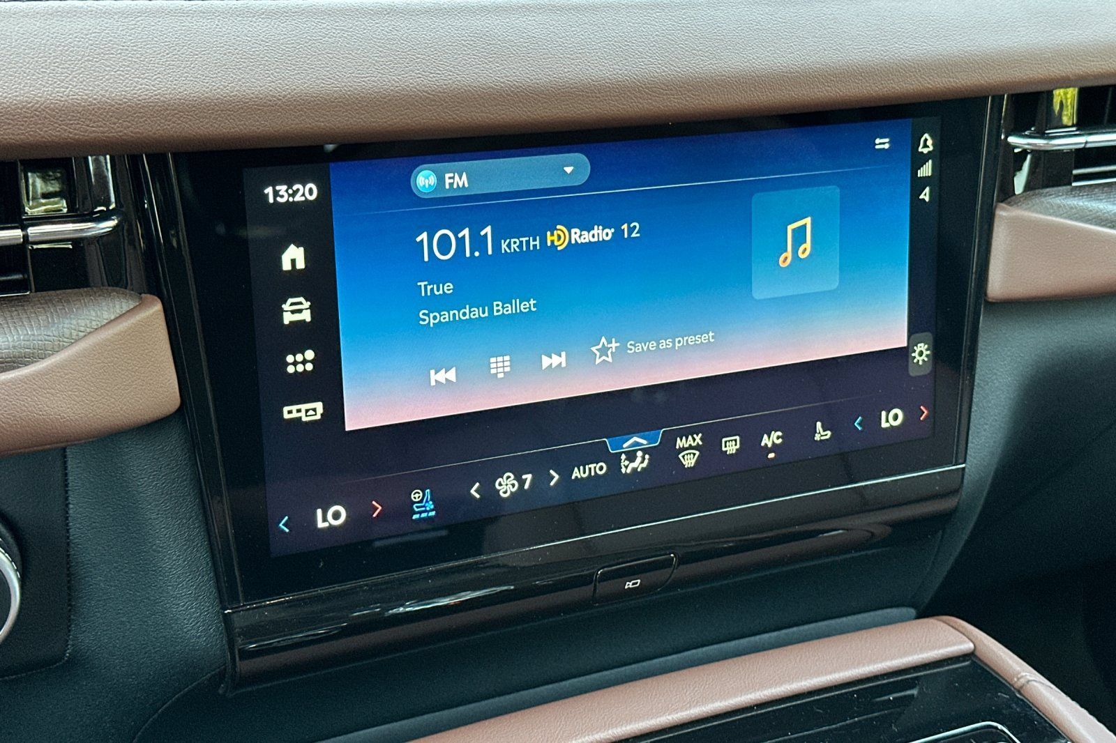 New 2026 Lincoln Navigator L Reserve AWD/4WD image 18