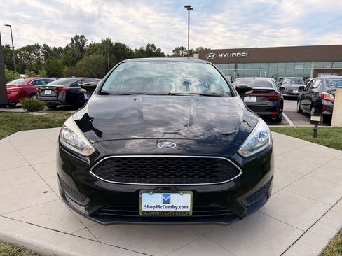 Used 2017 Ford Focus SE w/ Cold Weather Package FWD image 8