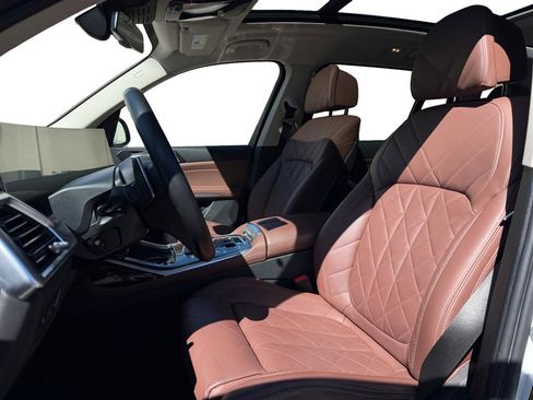 Used 2024 BMW X7 xDrive40i w/ Premium Package image 10