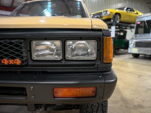 Used 1986 Nissan Pickup 4x4 King Cab image 33