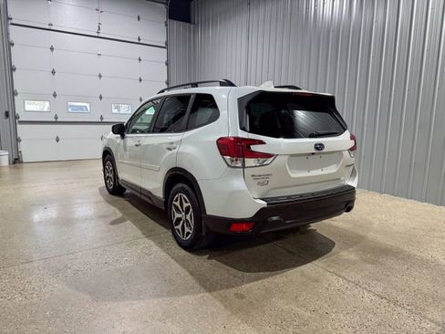 Used 2019 Subaru Forester Premium AWD/4WD image 3