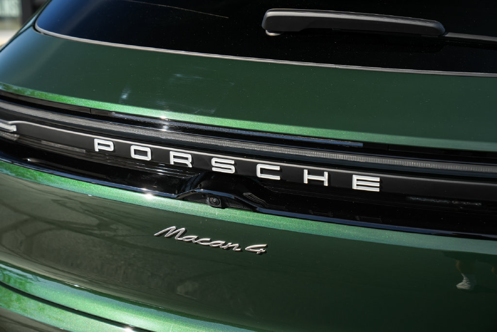 Certified 2026 Porsche Macan 4 Electric AWD/4WD image 17
