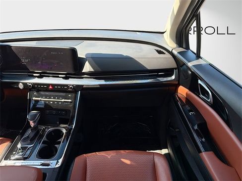 Used 2024 Kia Carnival SX Prestige image 18