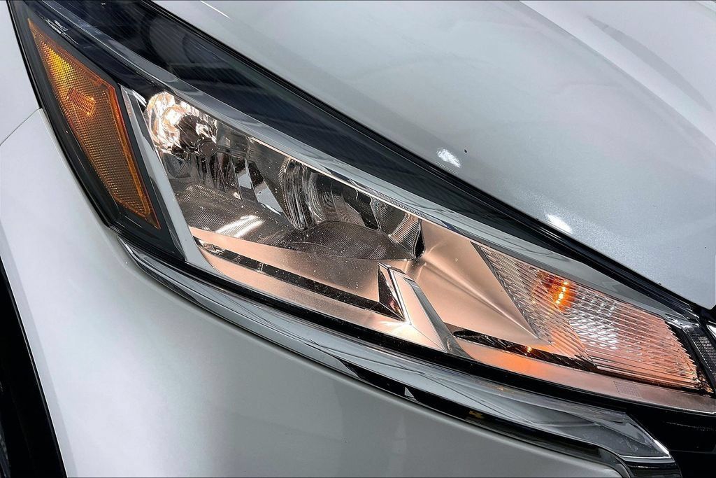 Used 2023 Nissan Kicks SV FWD image 35