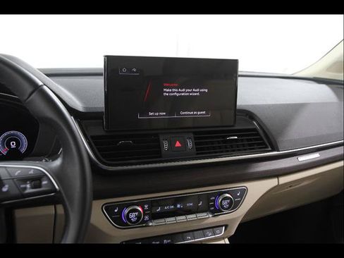 Used 2023 Audi Q5 2.0T Premium Plus w/ Premium Plus Package AWD/4WD image 9