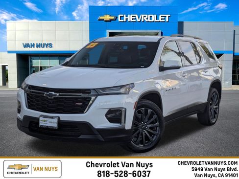 Used 2023 Chevrolet Traverse RS image 1