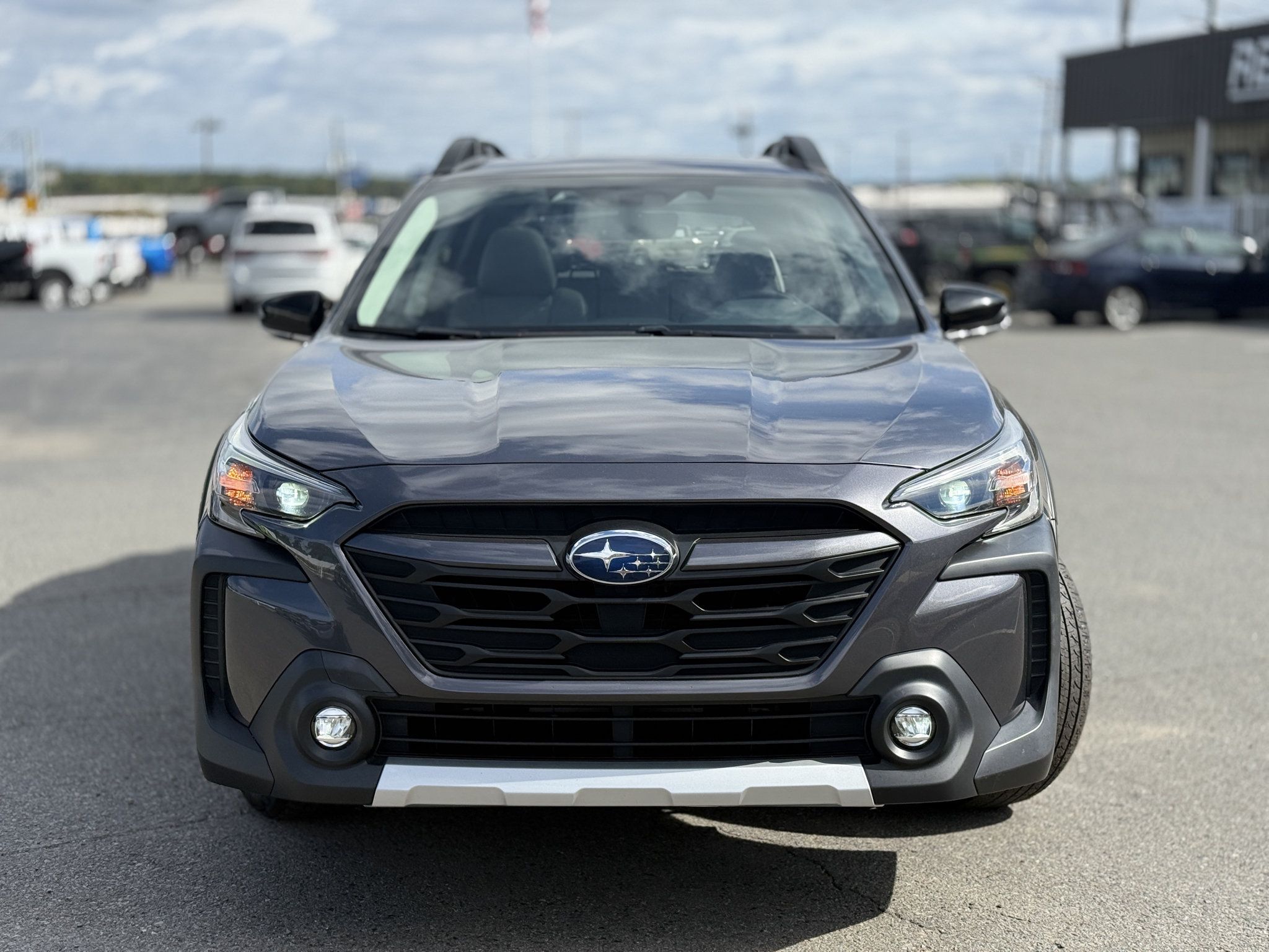 Used 2023 Subaru Outback Limited AWD/4WD image 2
