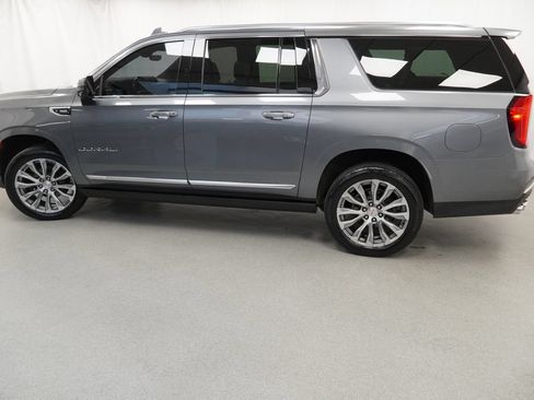 Used 2021 GMC Yukon XL Denali w/ Denali Premium Package AWD/4WD image 43
