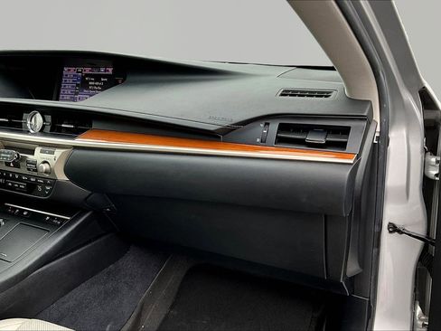 Used 2013 Lexus ES 300h w/ Luxury Pkg FWD image 25