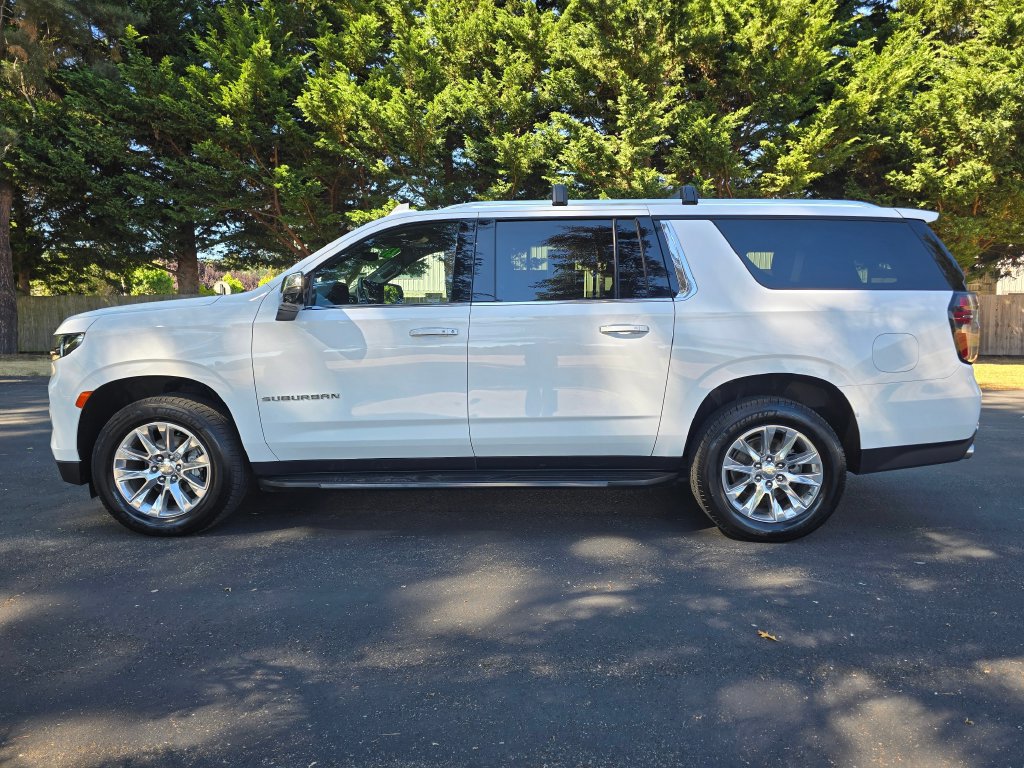 Used 2021 Chevrolet Suburban Premier w/ Premium Package AWD/4WD image 3