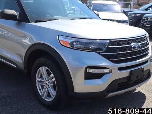 Used 2024 Ford Explorer XLT w/ Equipment Group 202A AWD/4WD image 2