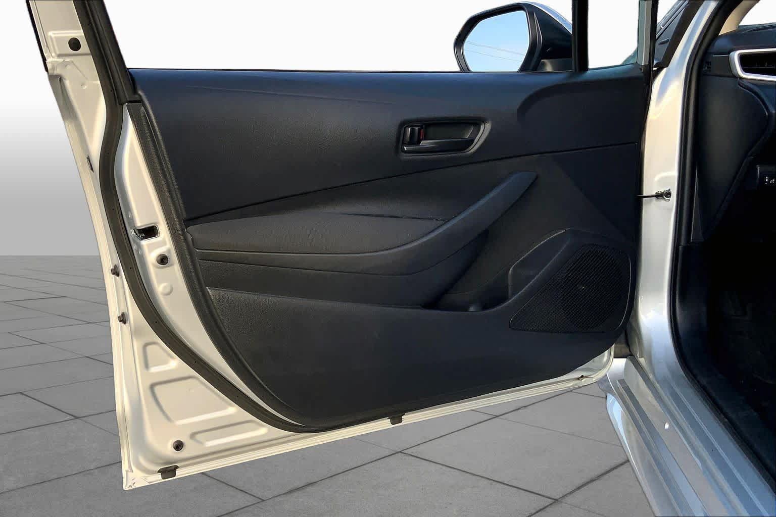 Used 2025 Toyota Corolla LE FWD image 21
