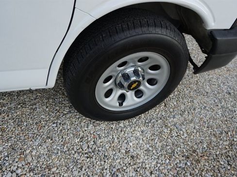 Used 2010 Chevrolet Express 1500 image 36