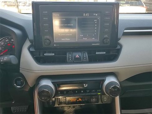 Used 2021 Toyota RAV4 XLE Premium image 17