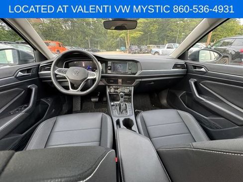 Certified 2024 Volkswagen Jetta SE w/ Panoramic Sunroof Package FWD image 10