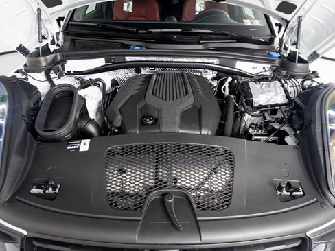 New 2026 Porsche Macan Turbo image 40