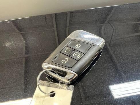 Used 2021 Volkswagen Atlas Cross Sport SEL Premium AWD/4WD image 36