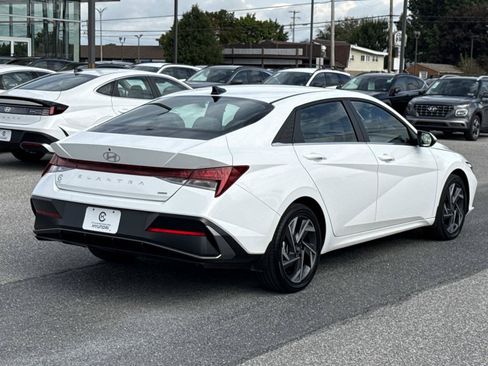 Certified 2025 Hyundai Elantra Limited w/ Cargo Package FWD image 25