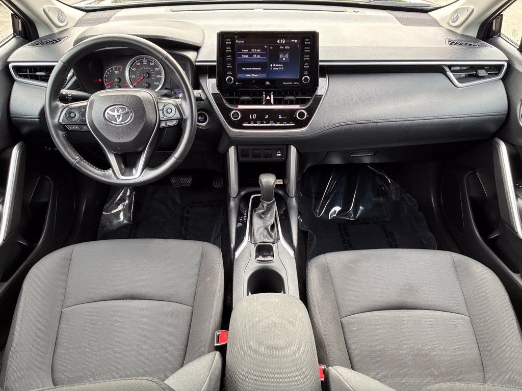 Used 2022 Toyota Corolla Cross LE w/ Moonroof Package AWD/4WD image 5