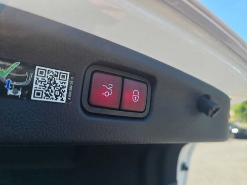 Used 2023 Mercedes-Benz C 300 Sedan image 15