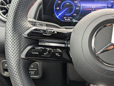 Used 2025 Mercedes-Benz EQB 250+ image 30