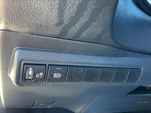 Used 2020 Toyota Corolla LE image 32