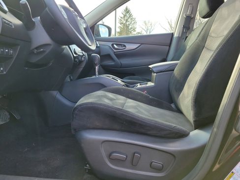 Used 2016 Nissan Rogue SV w/ SV Premium Package image 17