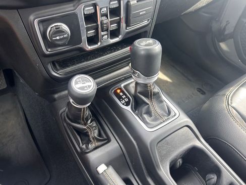 Used 2022 Jeep Wrangler Unlimited Sahara image 32